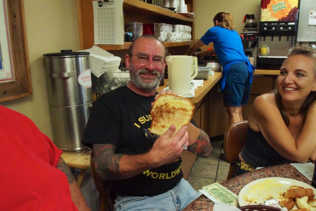 Ride to Blue Bonnet Cafe with Geo, Slinky and the&nbsp;Bunch